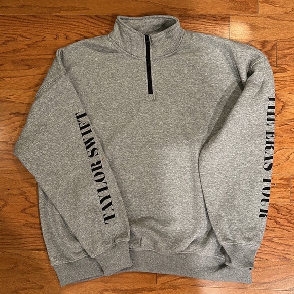 TAYLOR SWIFT ERAS TOUR CREWNECK - Picture 1 of 4